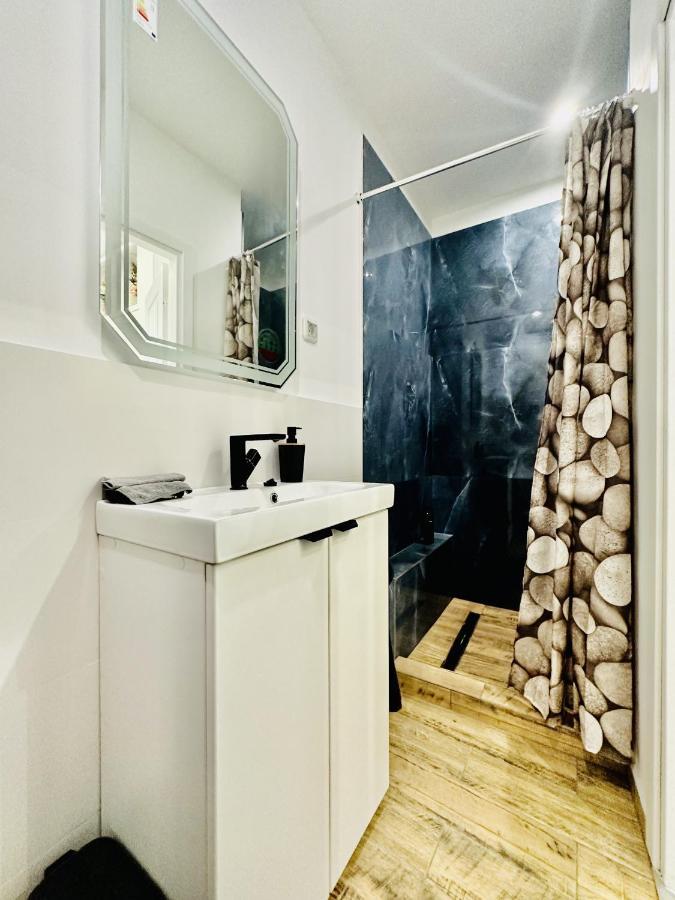 Clever Studio Near Central Shopping Center Cluj-Napoca Exteriör bild